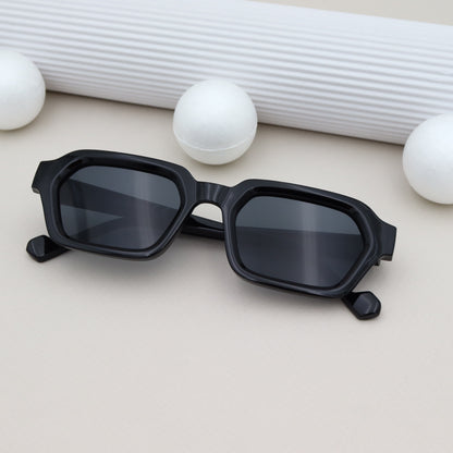 City Vision - 026818  Noire