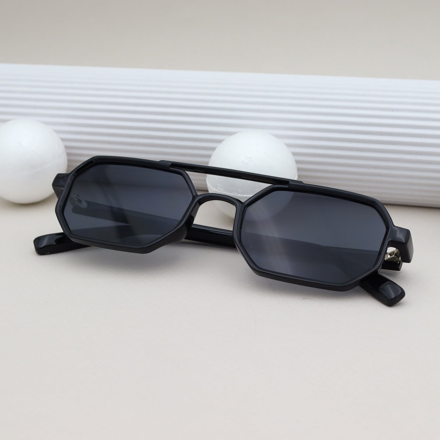 City Vision - 026533  Noire