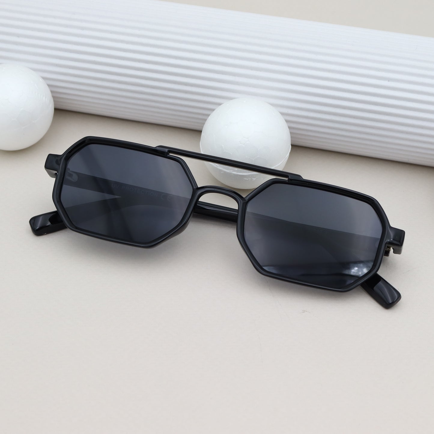 City Vision - 026533  Noire