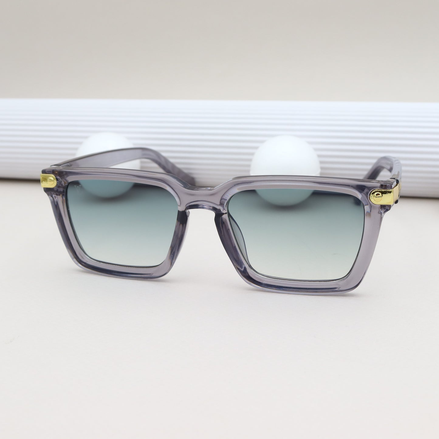 LOUIS VUITTON - 2420 Gris Vert d'eau