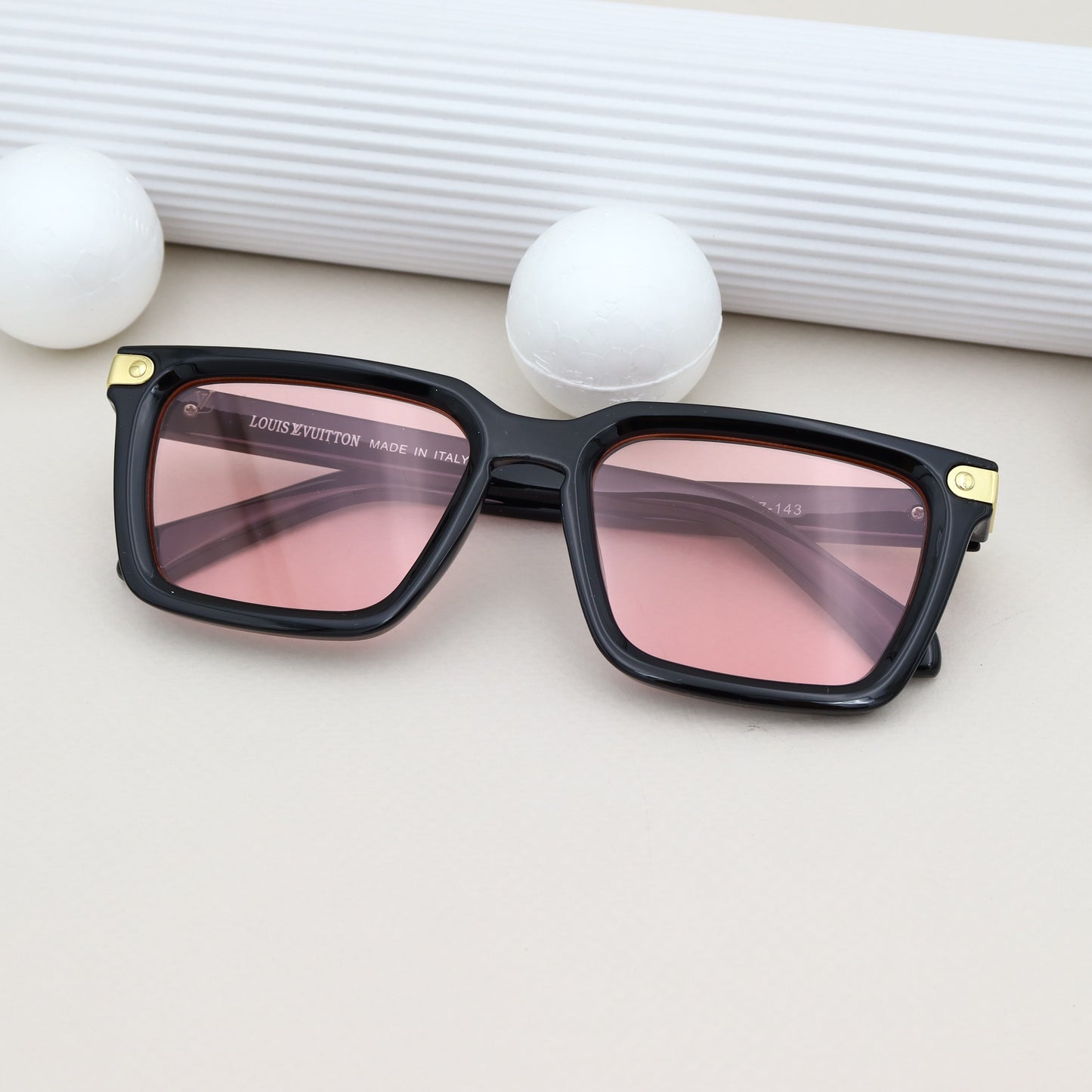 LOUIS VUITTON - 2420 Noire Rose