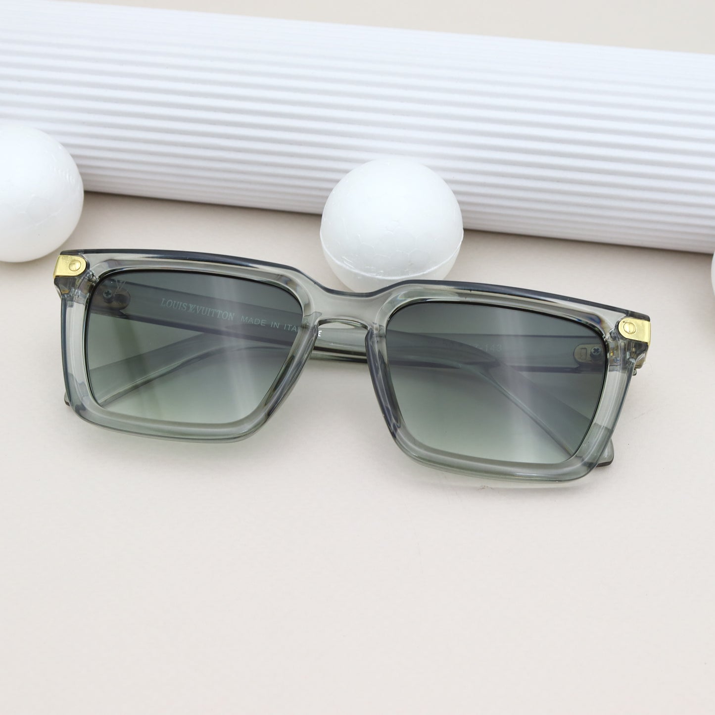 LOUIS VUITTON - 2420 Vert Transparent