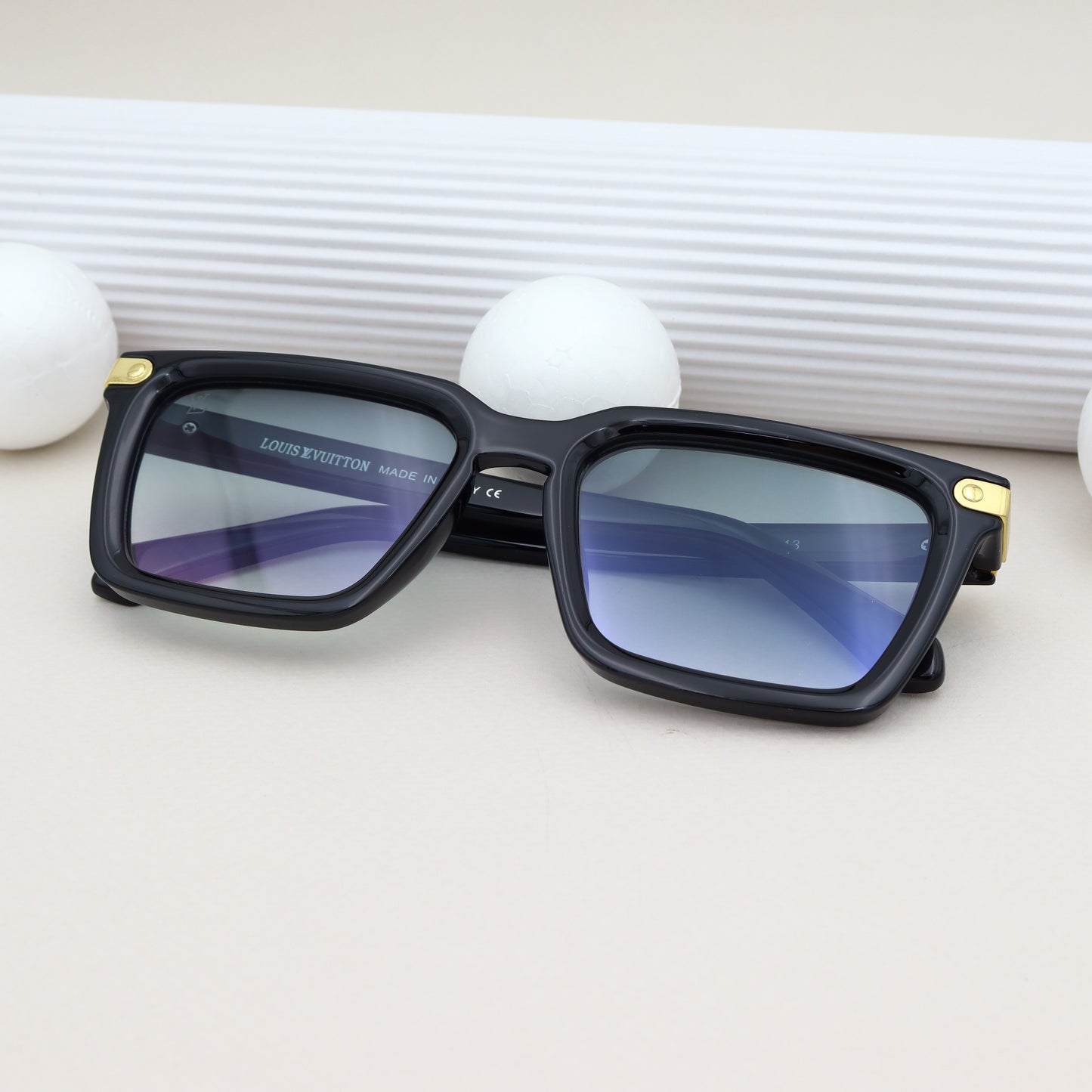 LOUIS VUITTON - 2420 Vert D'Eau Noir